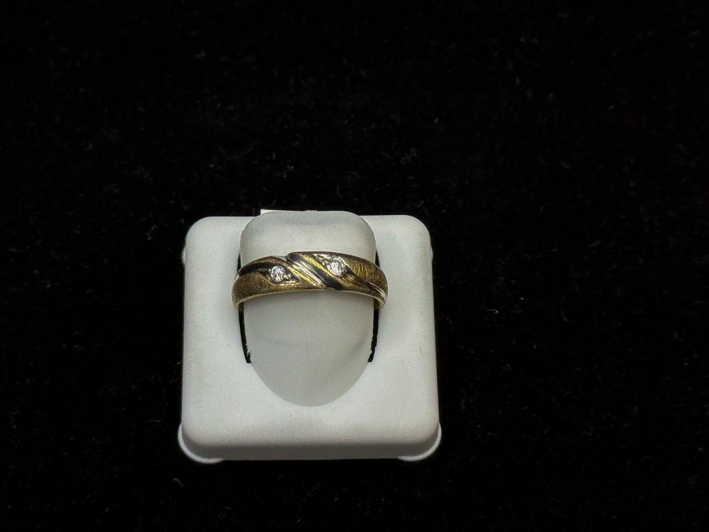 10K Gold " The Infinity Twist" Diamond Ring